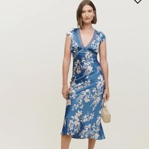 ⭐️SOLD⭐️ NWT Reformation blue floral Coven silk dress in Cyanotyoe